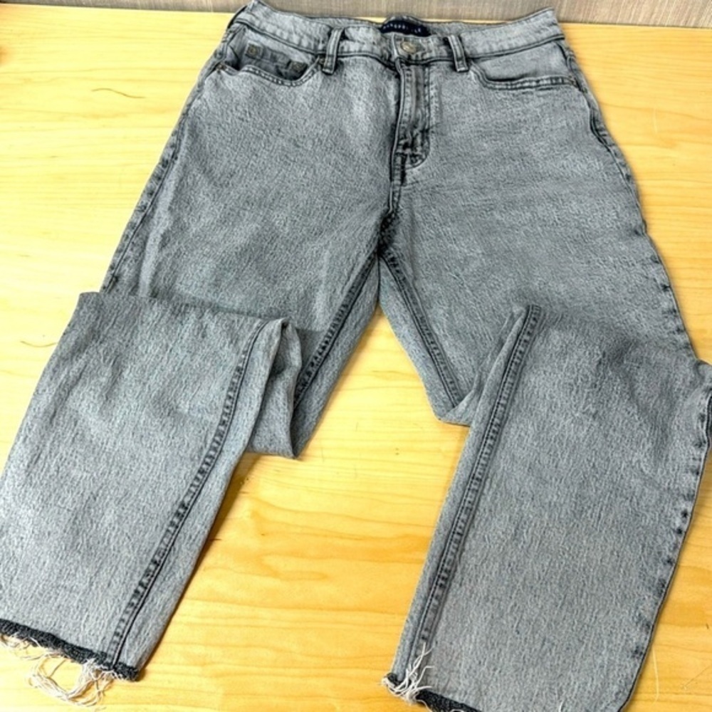 Aéropostale faded black denim regular Mom‎ Jean size 6 with frayed hem